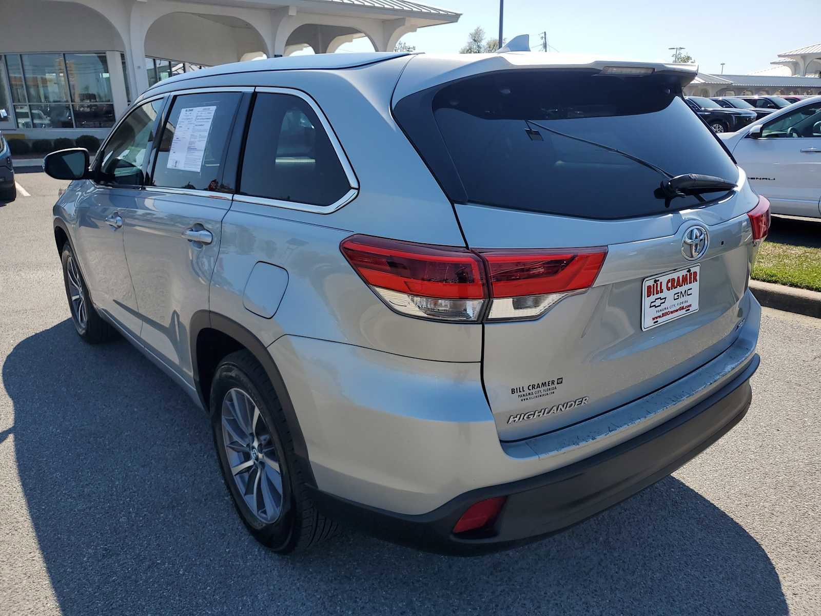 Used 2017 Toyota Highlander XLE image 3