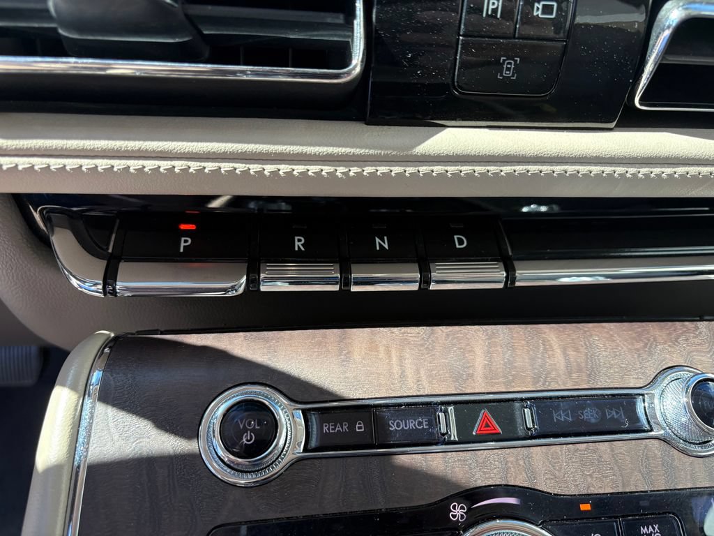 Used 2020 Lincoln Aviator Reserve w/ Equipment Group 202A AWD/4WD image 23