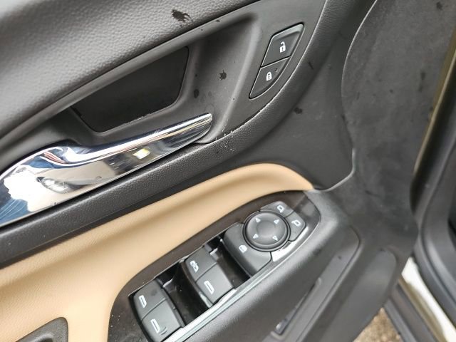 Used 2023 Chevrolet Equinox Premier image 14