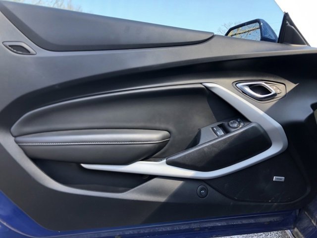 Used 2021 Chevrolet Camaro LT w/ Technology Package image 12