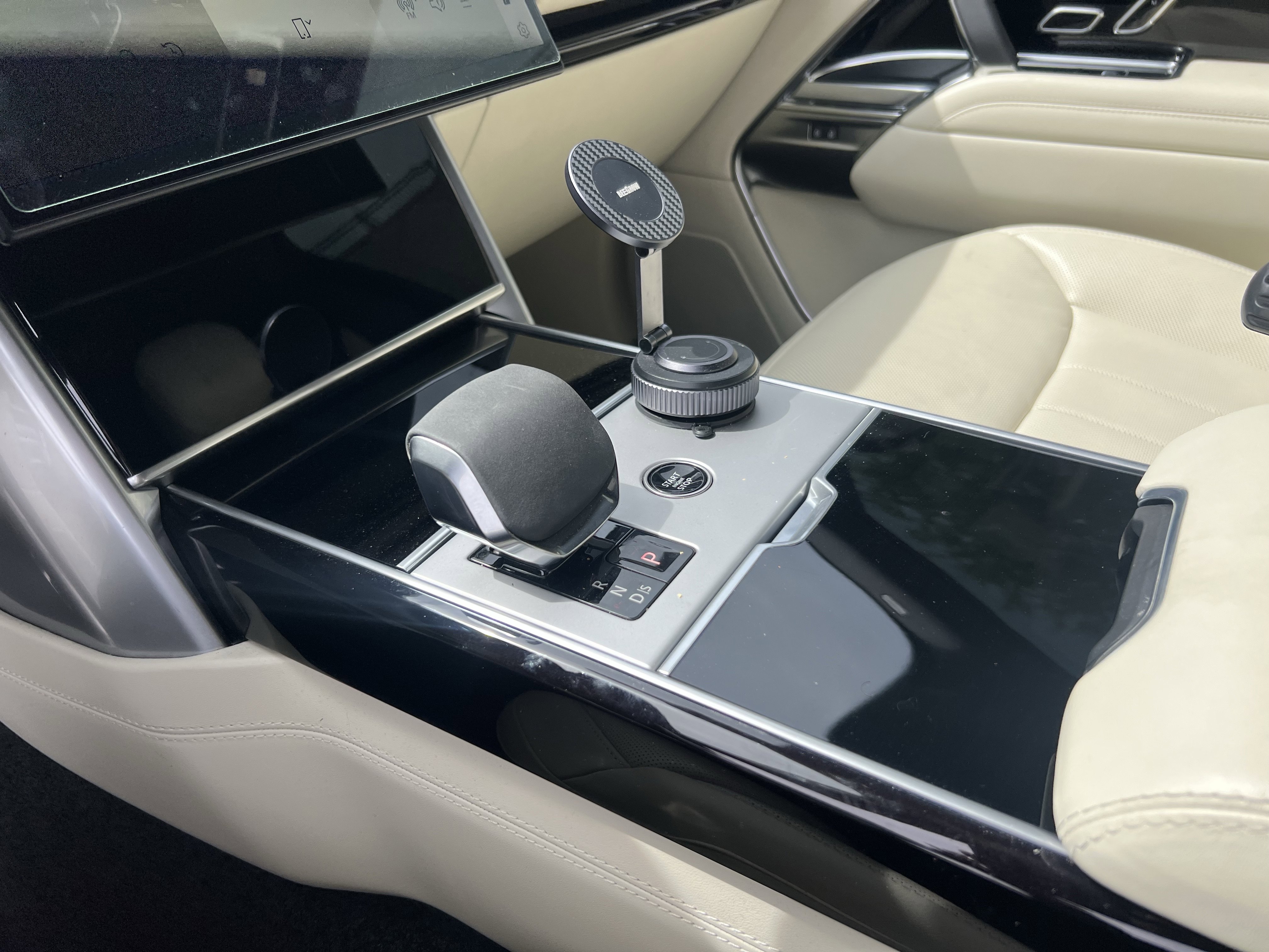 Certified 2024 Land Rover Range Rover Long Wheelbase SE image 26