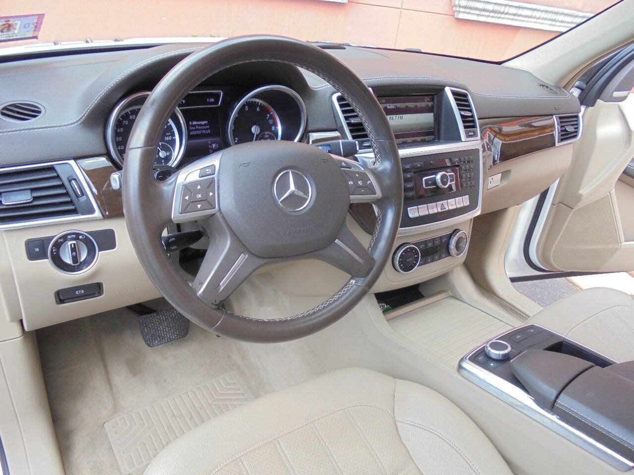 Used 2015 Mercedes-Benz GL 450 4MATIC w/ Lighting Package image 17