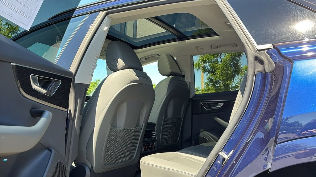 Used 2019 Audi Q8 Premium Plus w/ Premium Plus AWD/4WD image 23