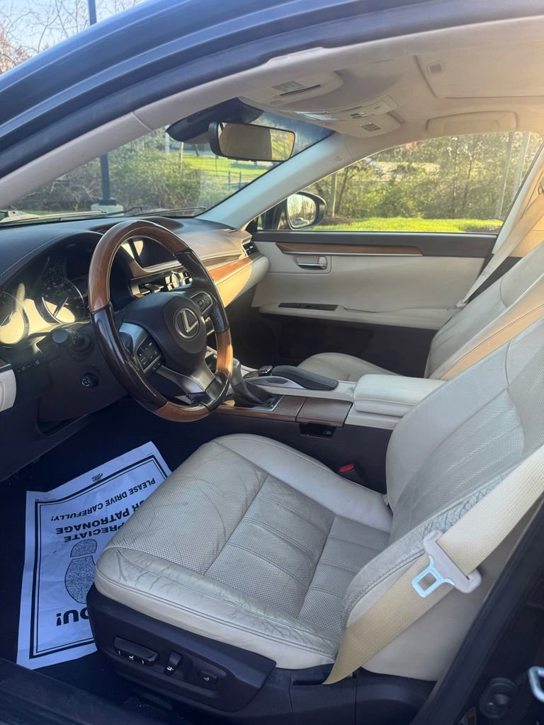 Used 2016 Lexus ES 300h w/ Luxury Package w/Wood Trim image 8