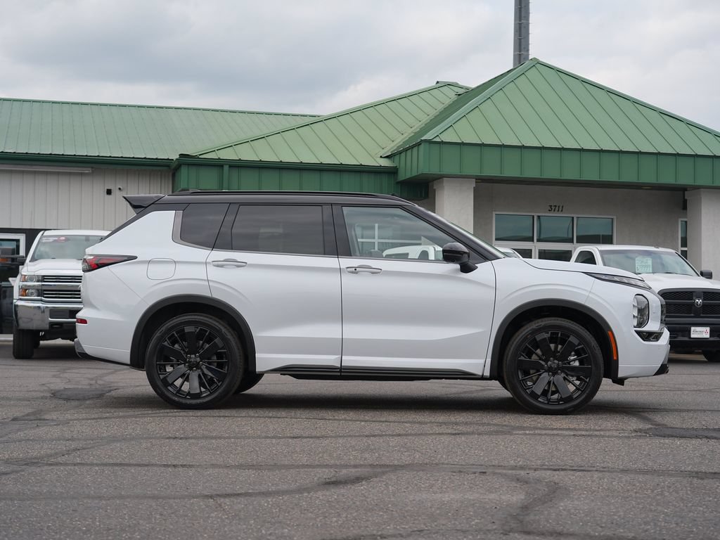 New 2026 Mitsubishi Outlander SEL Black Edition AWD/4WD image 2