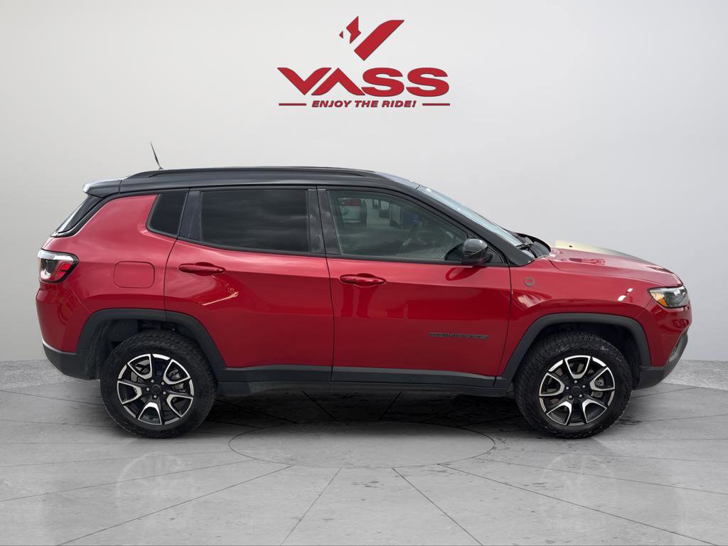 Used 2025 Jeep Compass Trailhawk AWD/4WD image 6