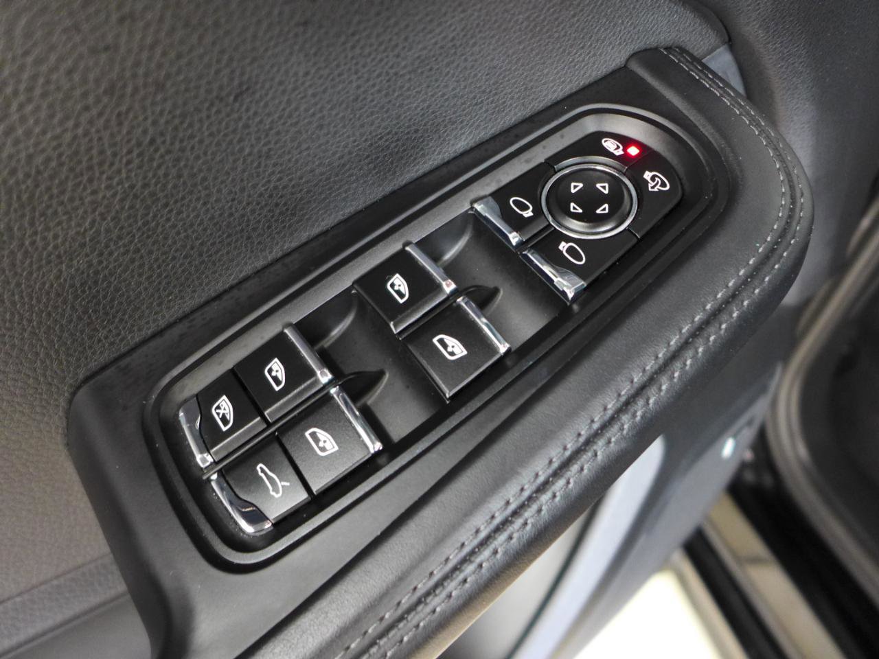 Used 2017 Porsche Macan Turbo AWD/4WD image 66