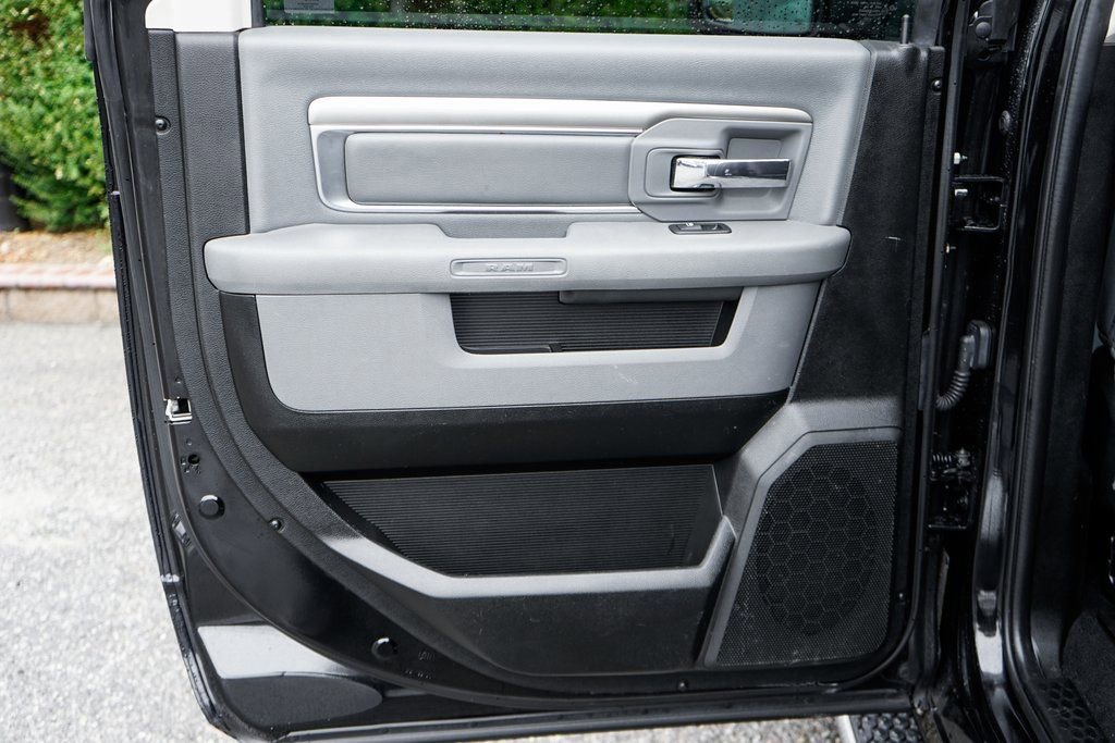 Used 2020 RAM 1500 Classic SLT w/ Luxury Group image 30