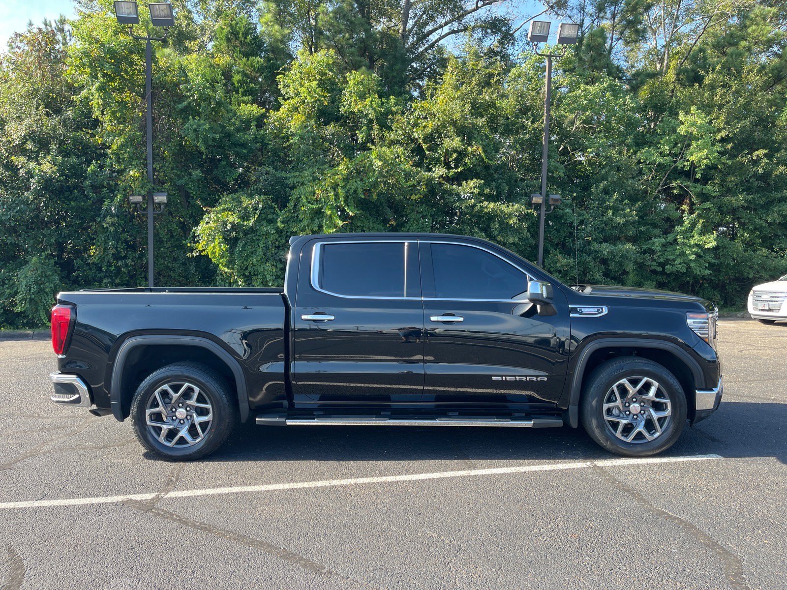 Used 2022 GMC Sierra 1500 SLT w/ SLT Premium Plus Package RWD image 21