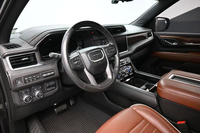 Used 2024 GMC Yukon XL Denali Ultimate AWD/4WD image 12