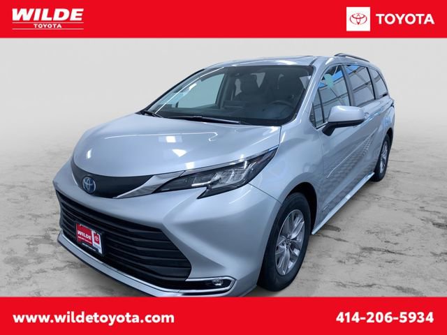 Used 2021 Toyota Sienna XLE