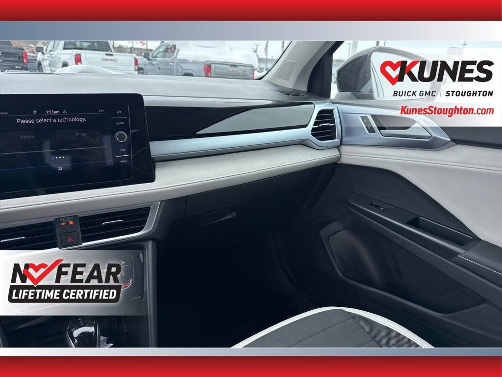 Used 2025 Volkswagen Taos SE image 36