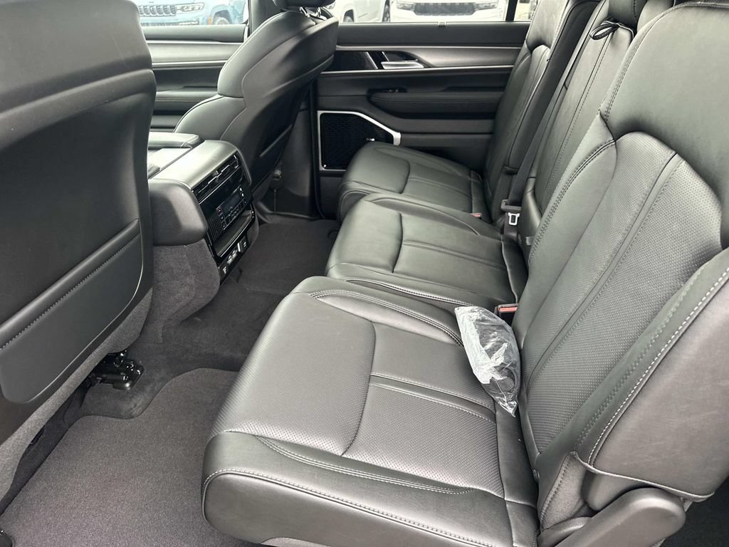 New 2026 Jeep Grand Wagoneer Limited AWD/4WD image 18
