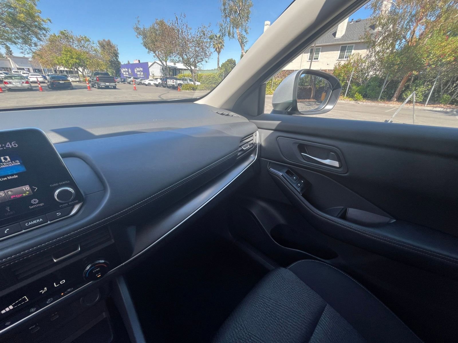 Used 2025 Nissan Rogue SV image 37