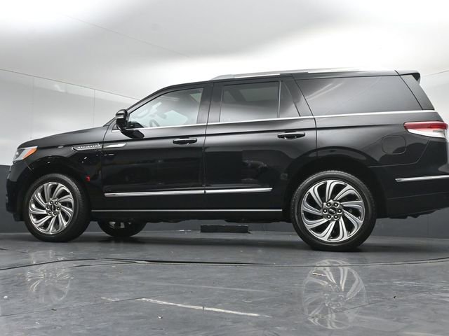 Certified 2023 Lincoln Navigator Reserve AWD/4WD image 44