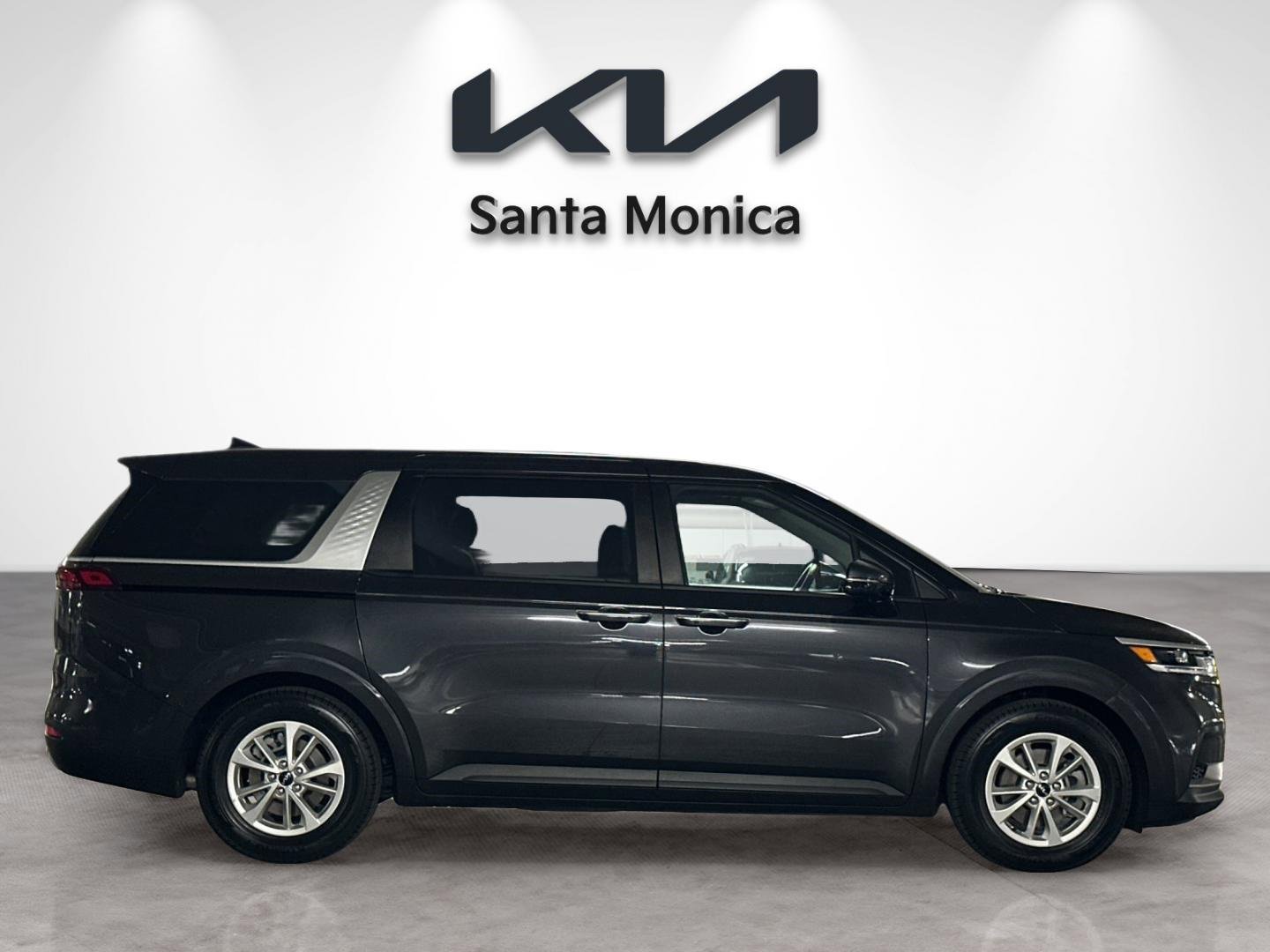Certified 2024 Kia Carnival LX image 6