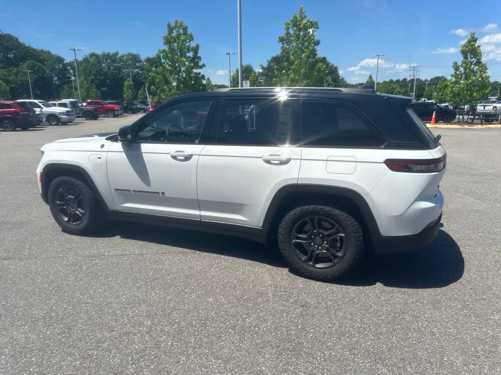 New 2024 Jeep Grand Cherokee Trailhawk w/ Advanced Protech Group II AWD/4WD image 20