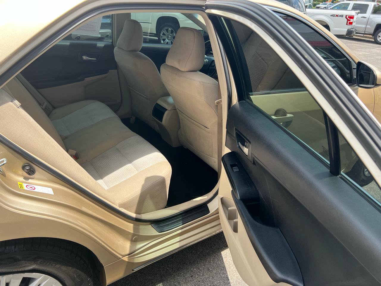 Used 2012 Toyota Camry LE FWD image 16