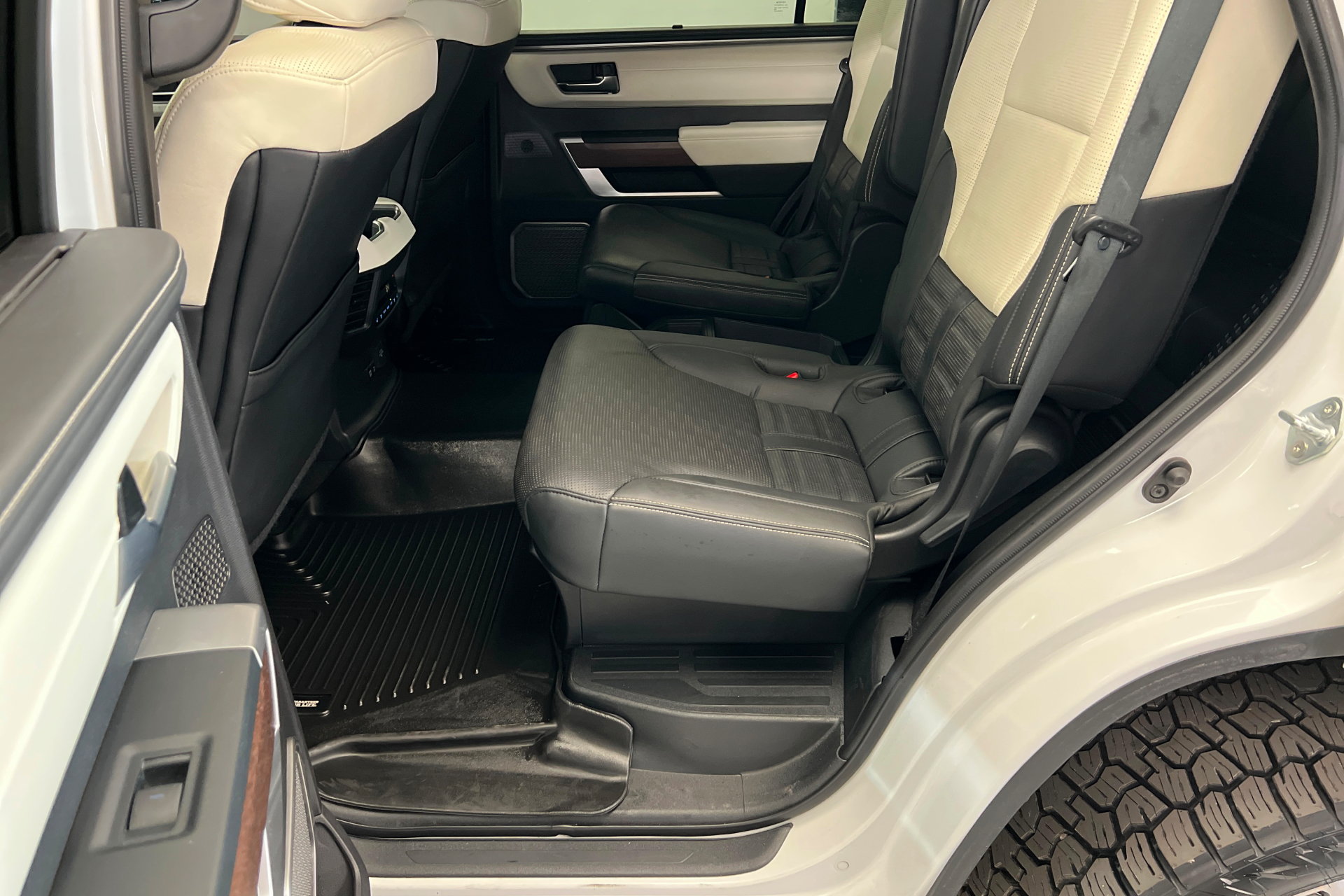 Used 2023 Toyota Sequoia Capstone AWD/4WD image 22