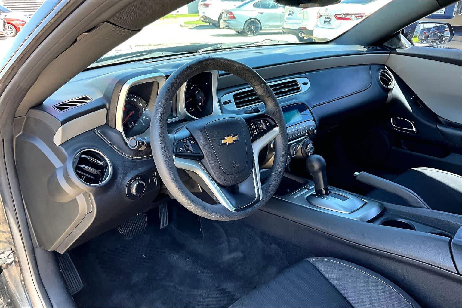 Used 2015 Chevrolet Camaro LS RWD image 17