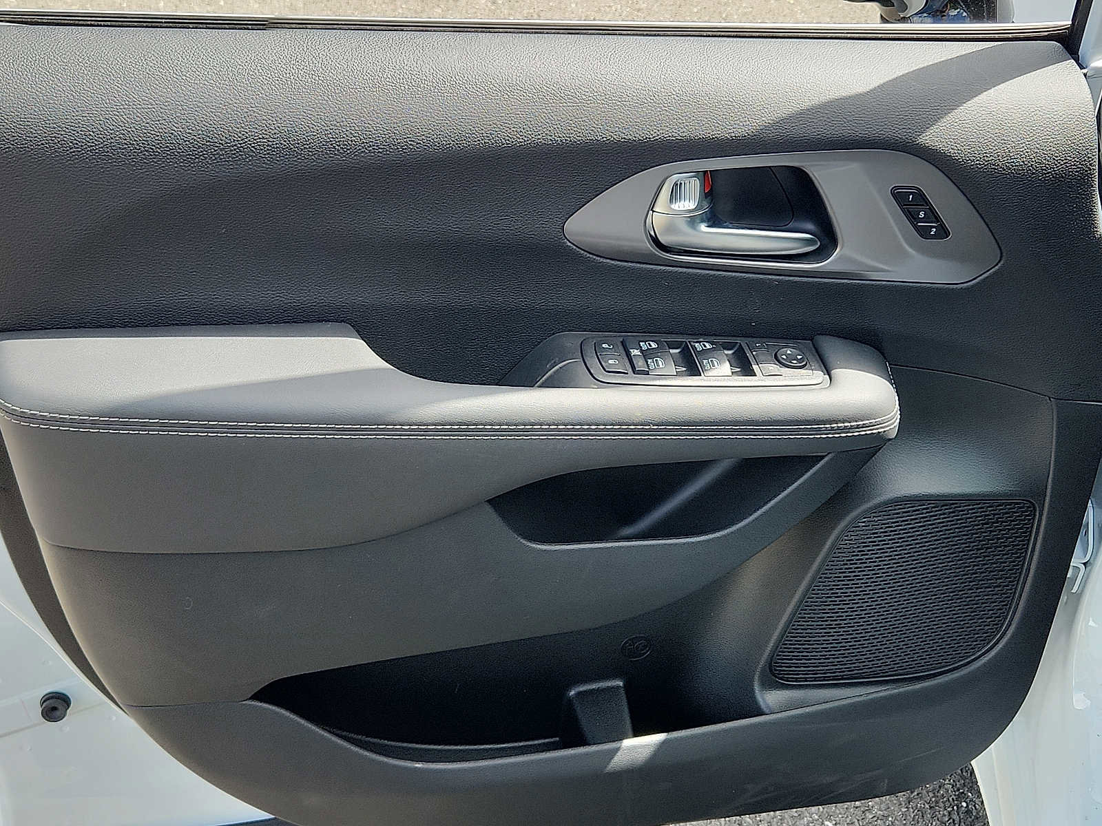 New 2026 Chrysler Pacifica Select image 8