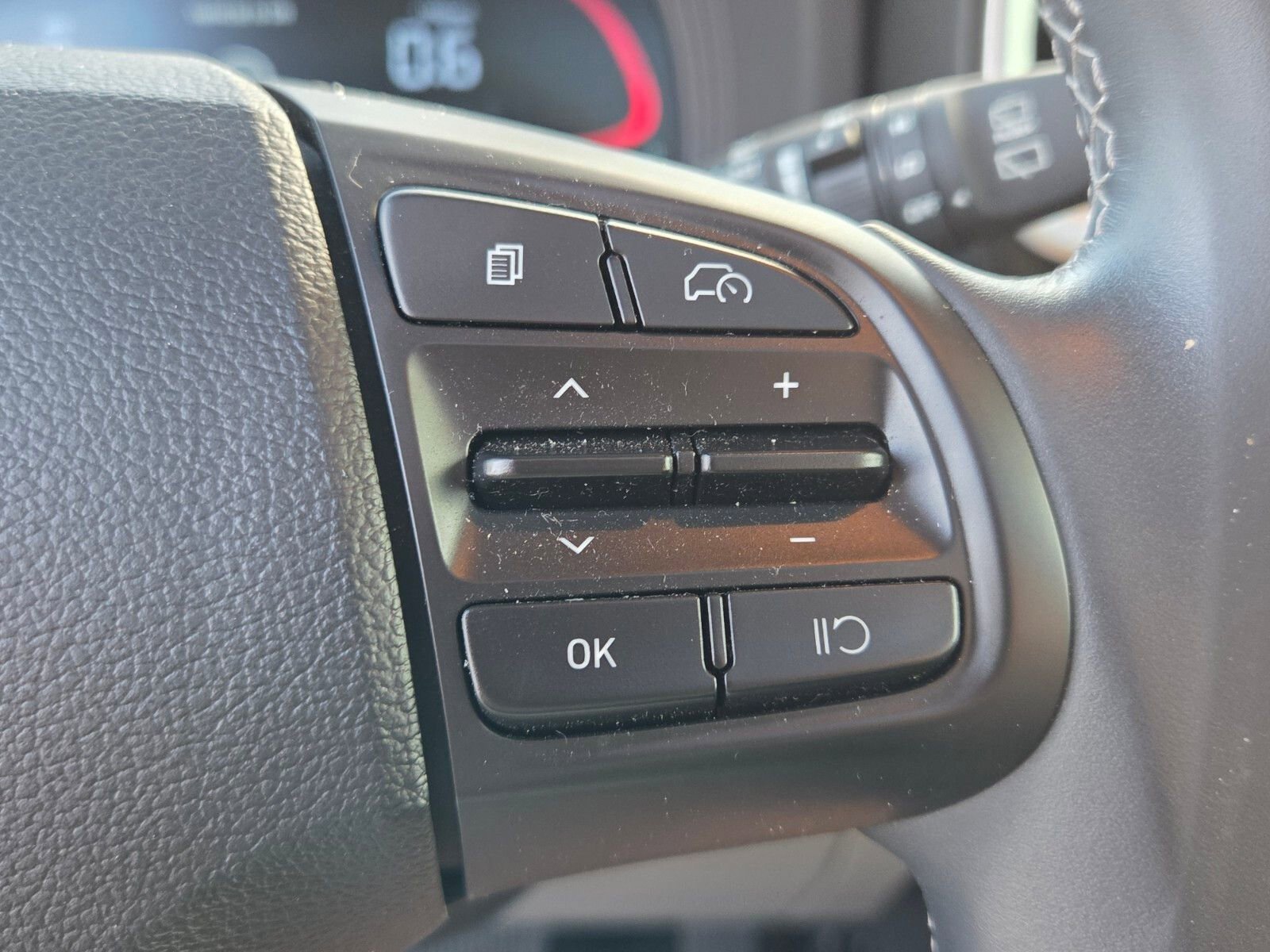 Used 2024 Hyundai Venue SEL image 25