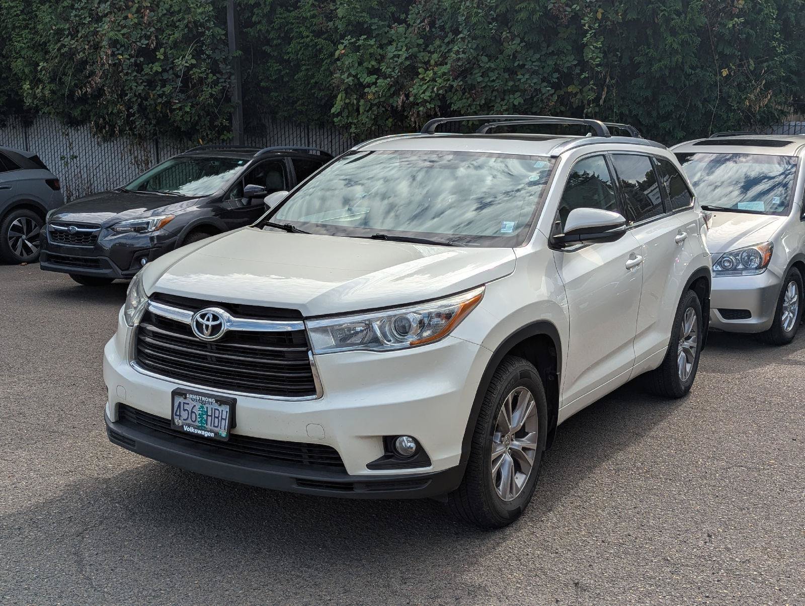 Used 2015 Toyota Highlander XLE AWD/4WD image 1