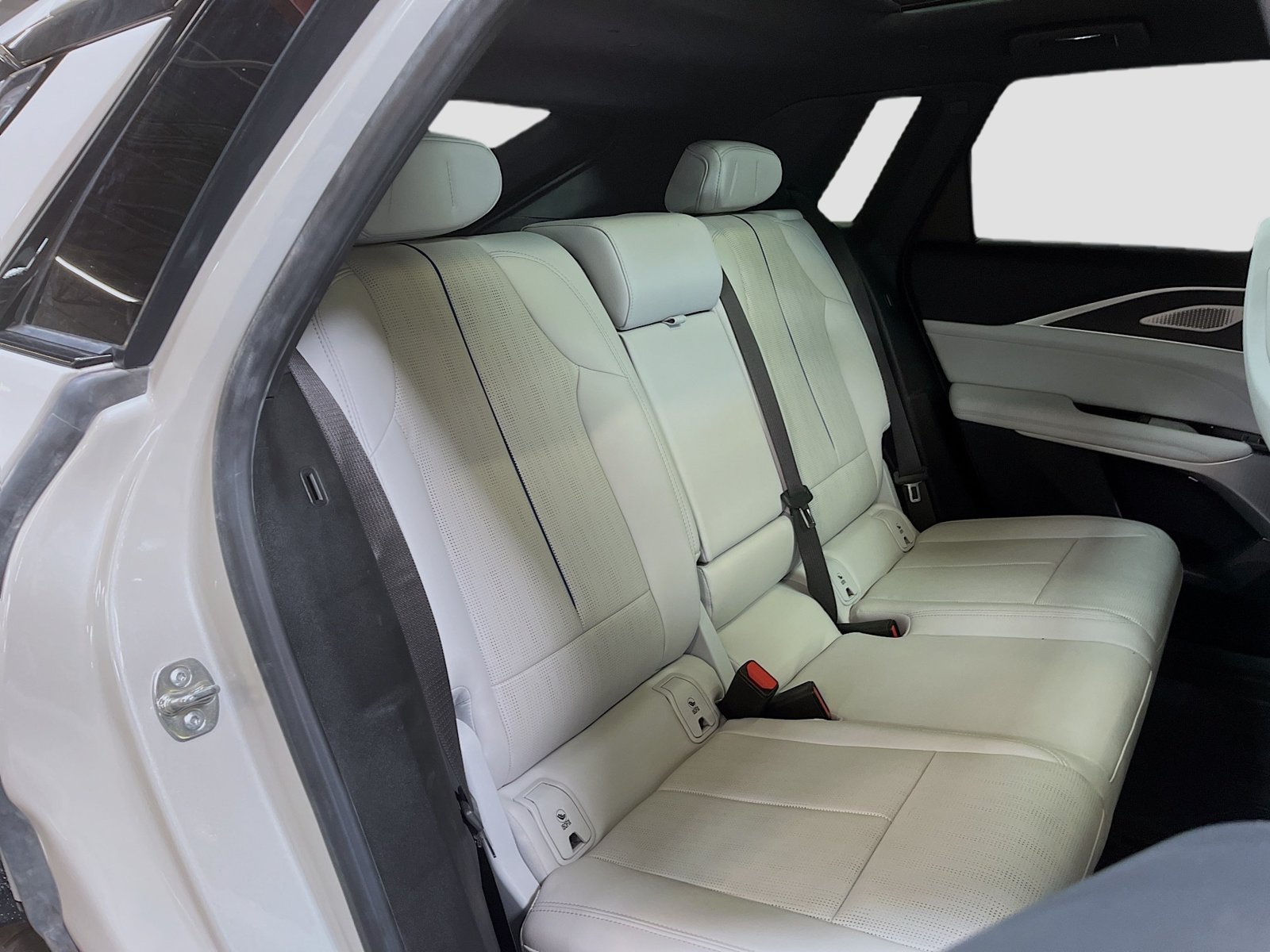 Used 2025 Cadillac Lyriq Sport w/ LPO, Floor Liner Package AWD/4WD image 29