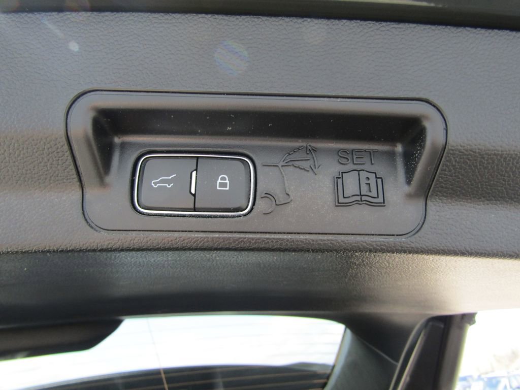 Used 2024 Ford Explorer XLT w/ Equipment Group 202A AWD/4WD image 8