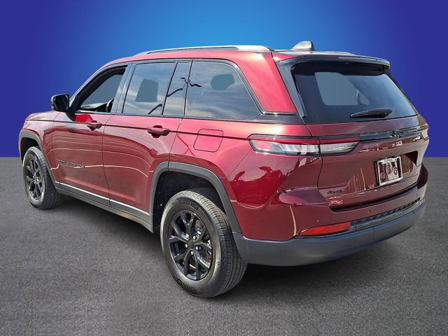 Used 2025 Jeep Grand Cherokee Altitude AWD/4WD image 6