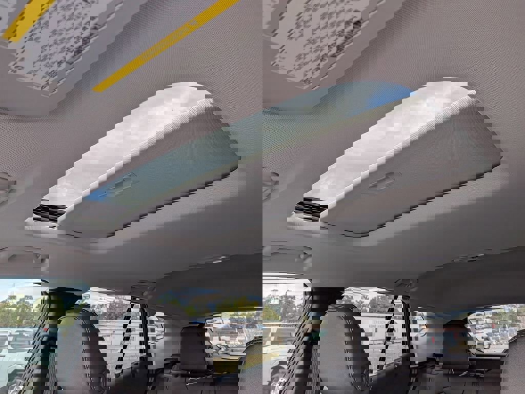 New 2026 Chevrolet Trax LT w/ Sunroof Package image 17