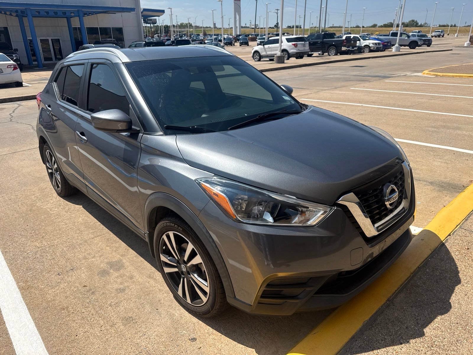 Used 2019 Nissan Kicks SV FWD image 1