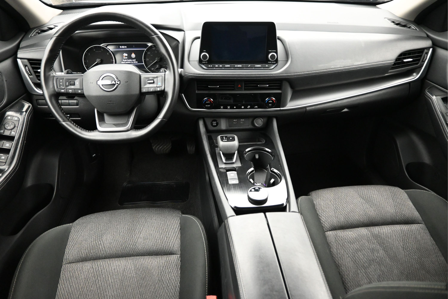 Used 2025 Nissan Rogue SV AWD/4WD image 7