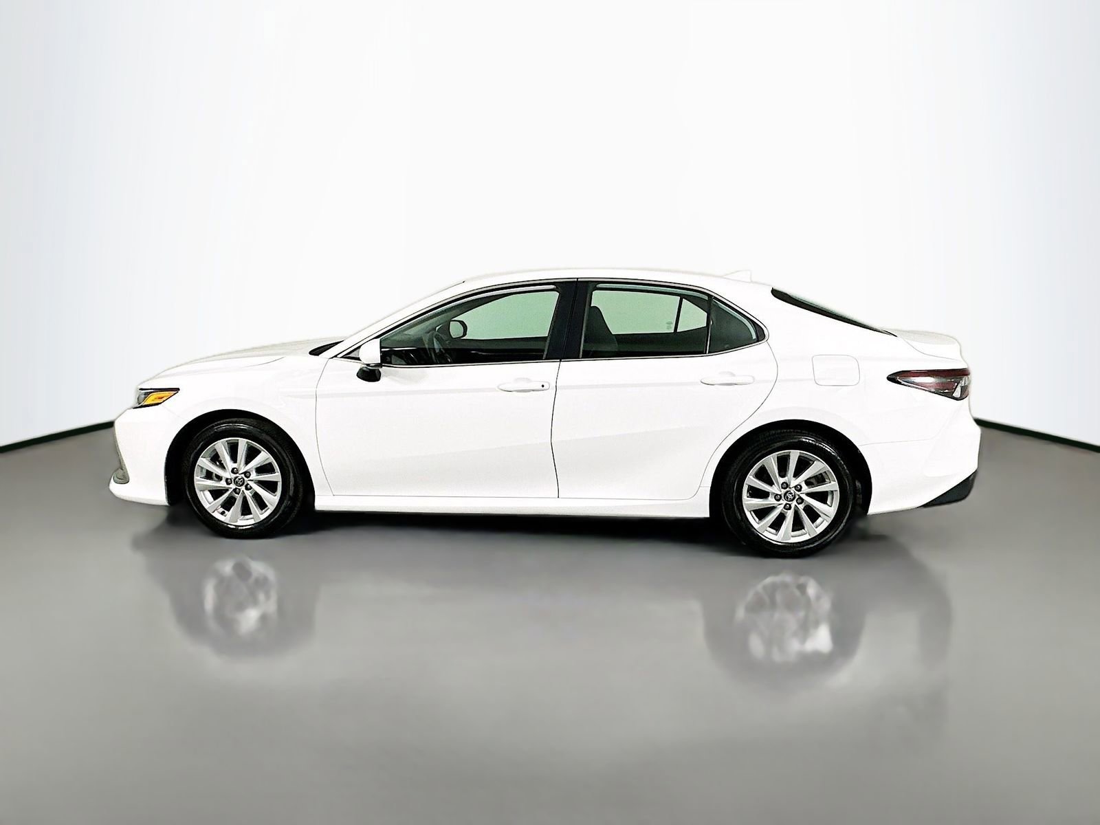 Used 2024 Toyota Camry LE image 5