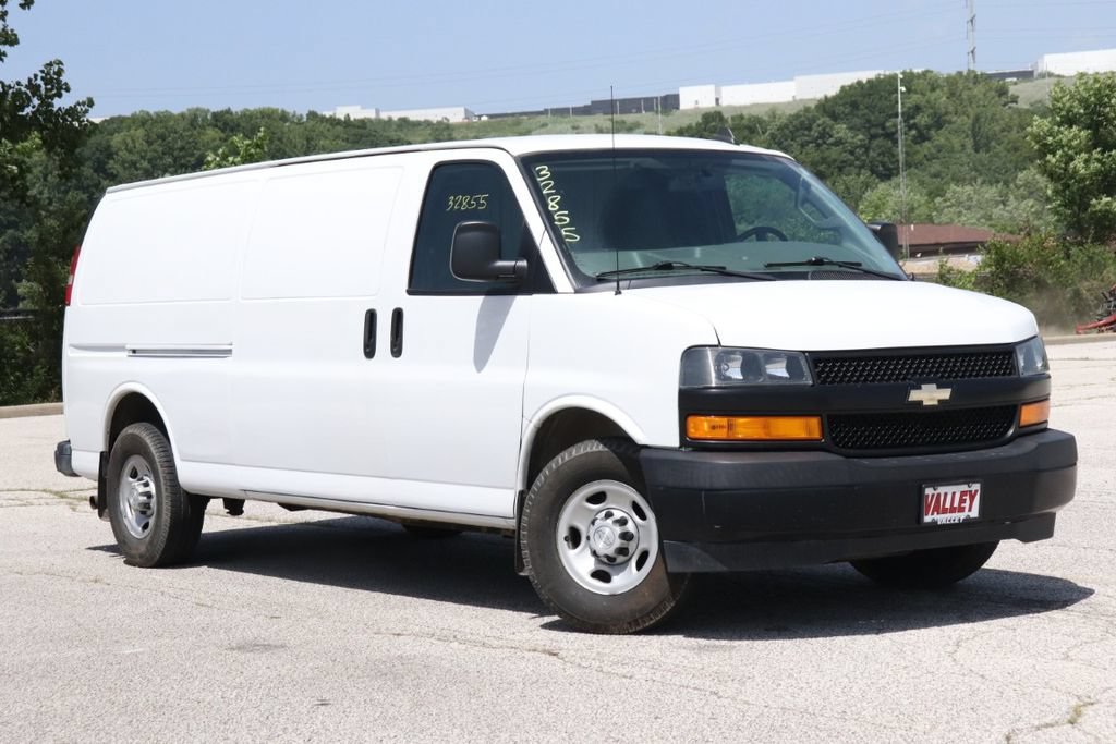 Used 2018 Chevrolet Express 3500 Extended w/ Driver Convenience Package RWD image 2