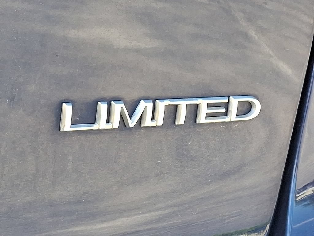 Used 2019 Chrysler Pacifica Limited w/ Tire & Wheel Group FWD image 30