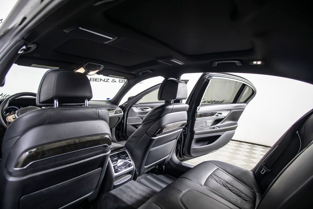 Used 2017 BMW 750i image 25