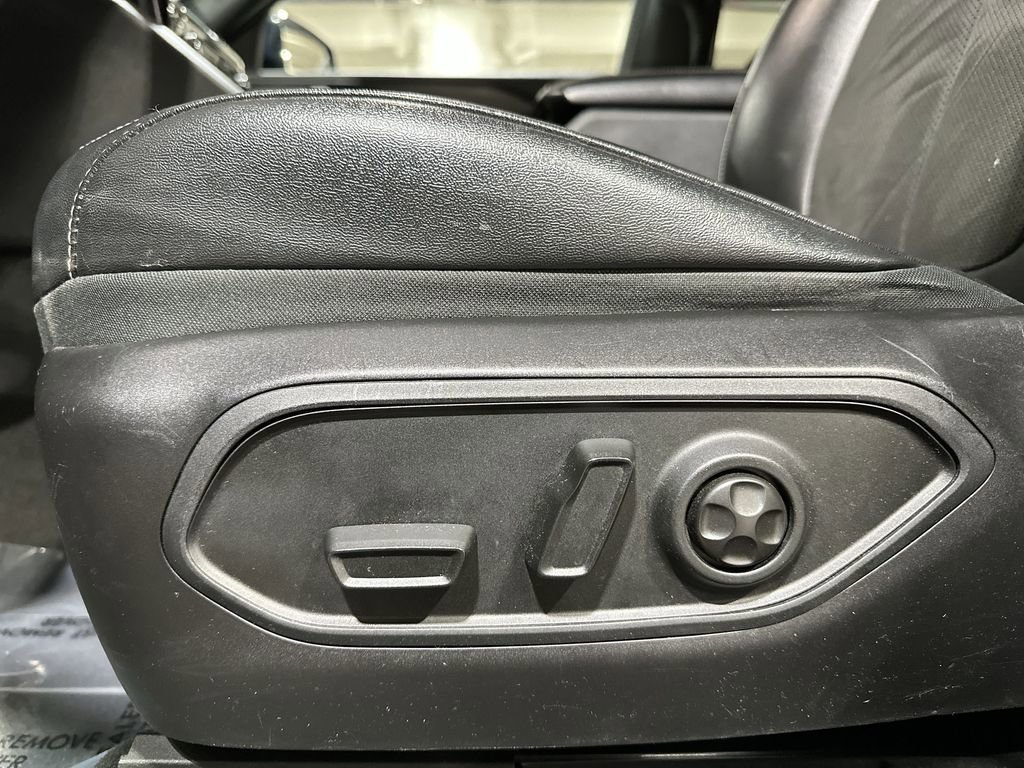 Used 2023 Jeep Grand Cherokee L Laredo image 14