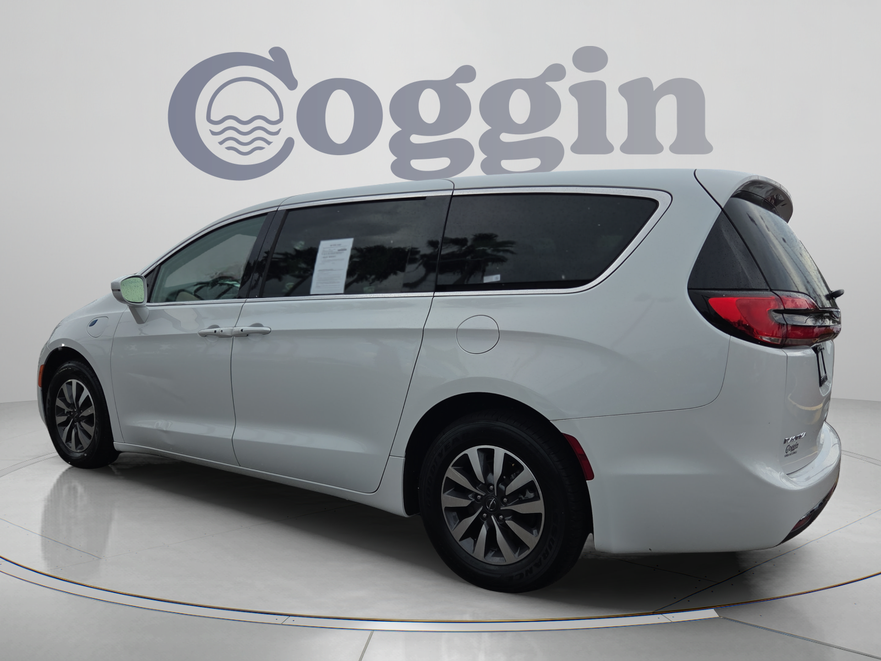 Used 2022 Chrysler Pacifica Touring-L FWD image 3