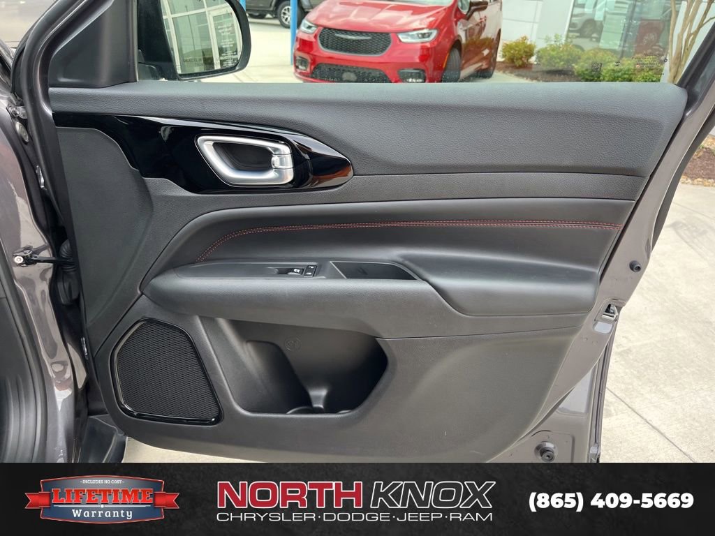 Used 2024 Jeep Compass Trailhawk AWD/4WD image 28