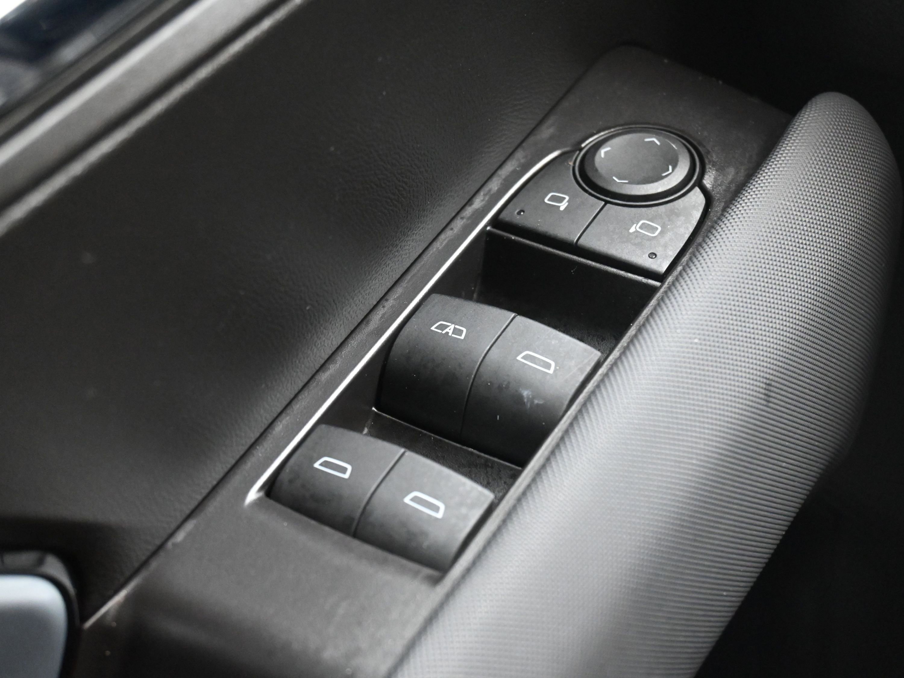 Used 2024 Chevrolet Colorado Z71 w/ Z71 Convenience Package 2 image 35