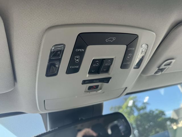 Used 2021 Toyota Sienna XLE FWD image 38