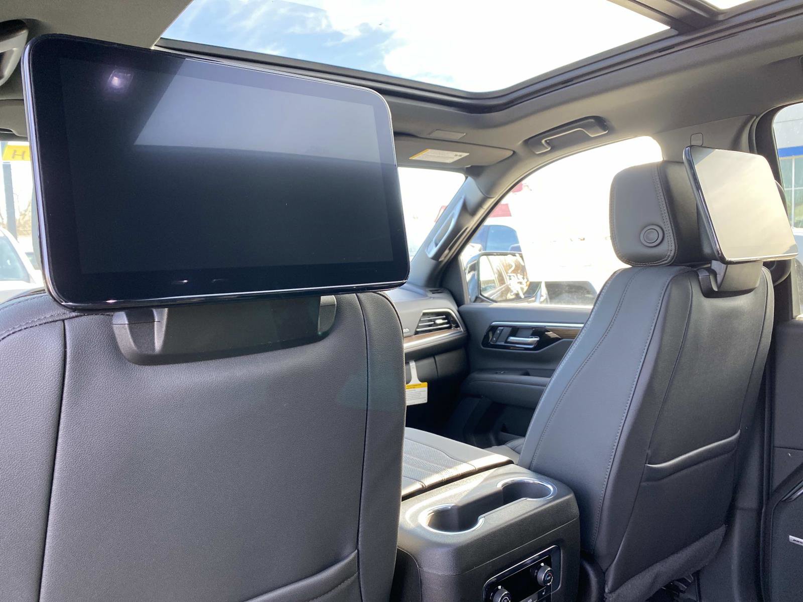 New 2026 Chevrolet Suburban High Country image 8