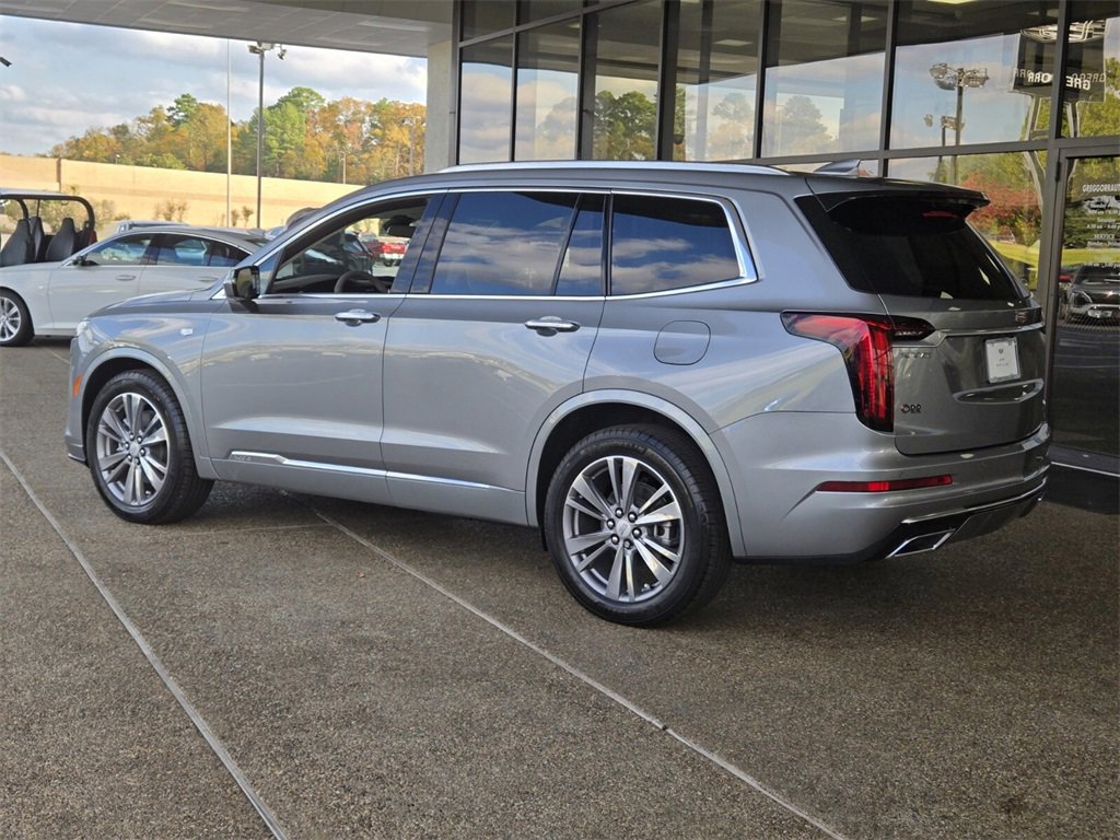 Used 2025 Cadillac XT6 Premium Luxury image 4