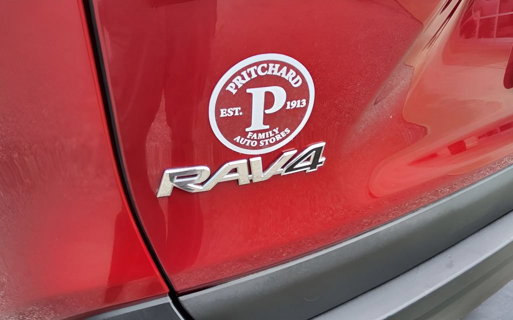 Used 2019 Toyota RAV4 XLE Premium w/ Cold Weather Package AWD/4WD image 43