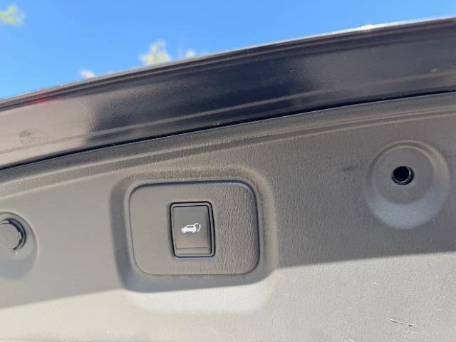 Used 2016 Nissan Pathfinder Platinum w/ Family Entertainment Package AWD/4WD image 37