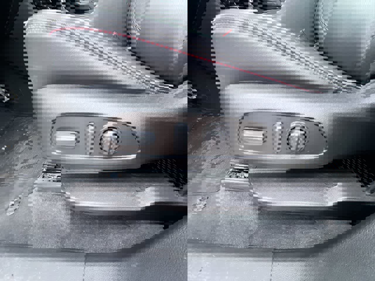 Used 2023 Chevrolet Traverse RS image 12