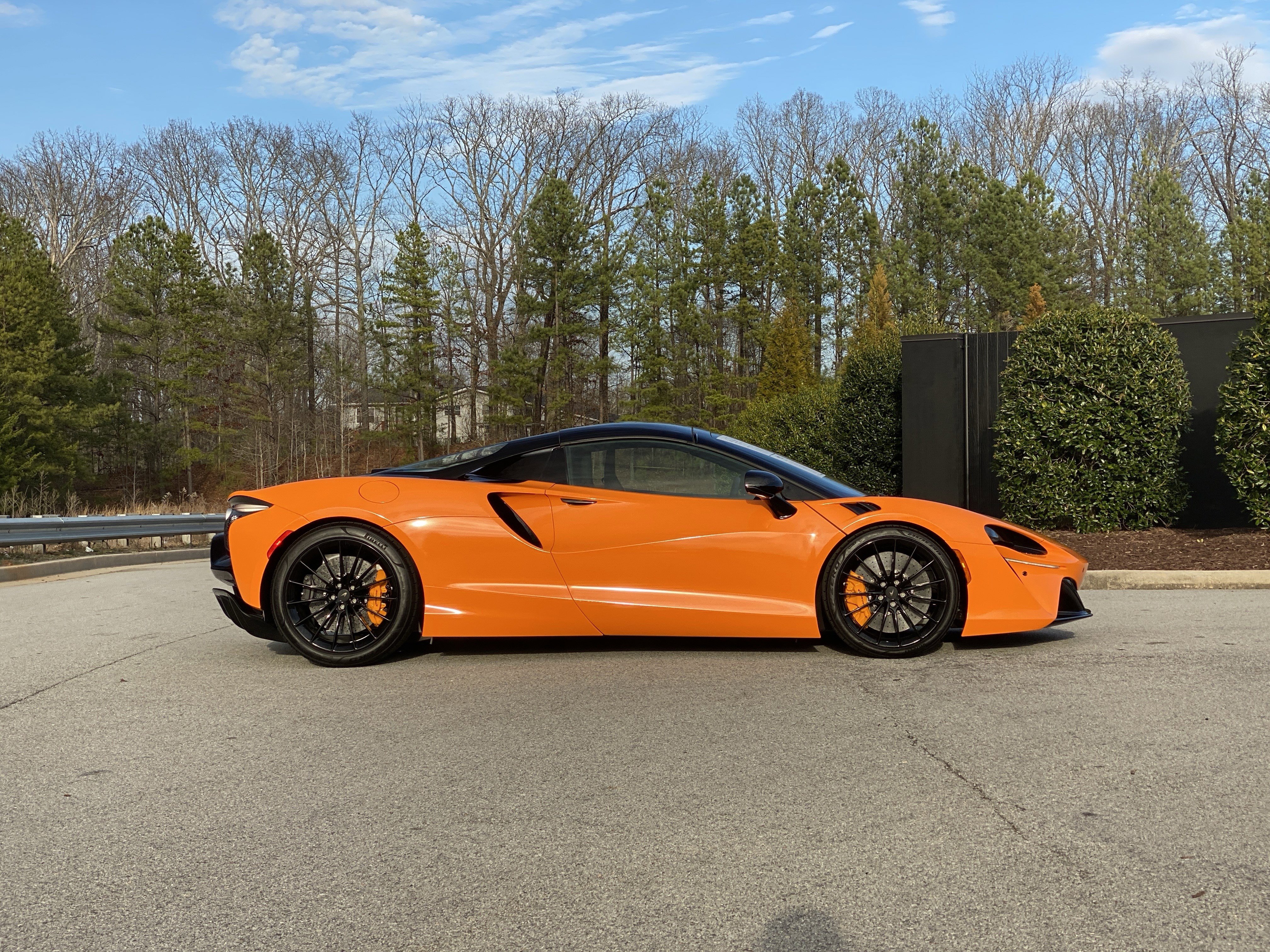 Used 2025 McLaren Artura Spider image 37