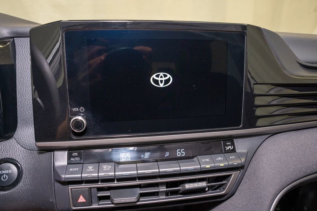 Used 2025 Toyota Camry LE image 12