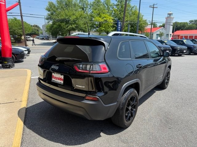 Used 2021 Jeep Cherokee Latitude AWD/4WD image 3